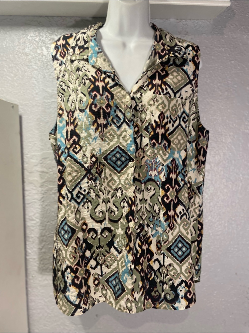 Van Heusen Sleeveless Button-Down Top in Olive, Blue and Black